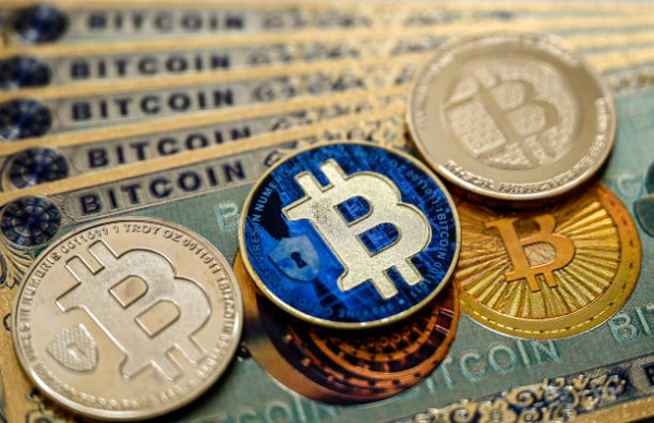Биткоин цена запускается до 96 000 долл. США: образец головы и плеч, который формируется